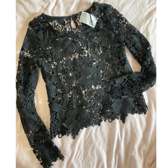 H&M Tops - H&M brand new black lace top in size 8